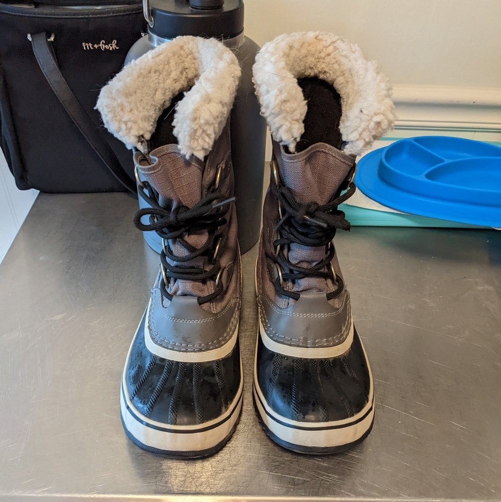 Sorel waterproof winter boots size 9 women's